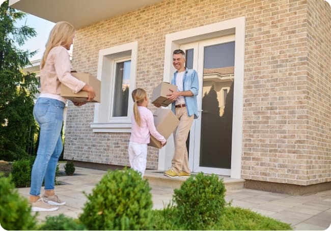 Familia haciendo una mudanza